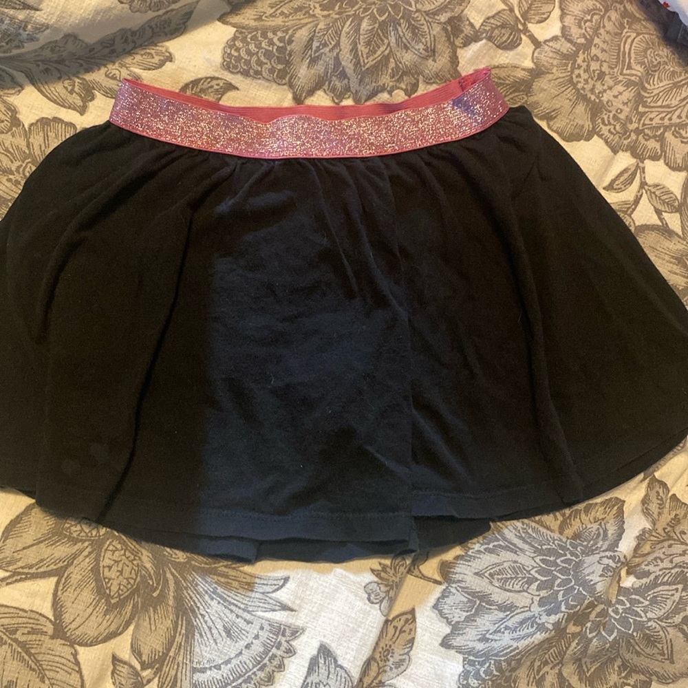 Girls black skirt. used. price marked at 4$ because it’s a little faded